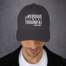 Cargar imagen en el visor de la galería, MetabolismoTV Gris oscuro Gorra ¡La Verdad SIEMPRE Triunfa! - Versión 2